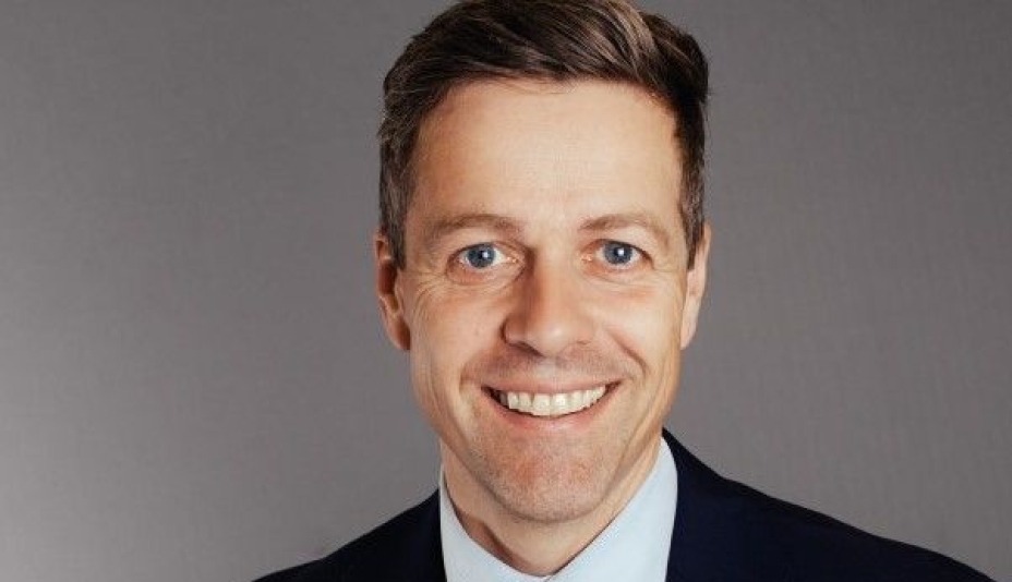 Samferdselsminister Knut Arild Hareide (KrF) er fullt klar over de utfordringene som fylkesveiene skaper.1