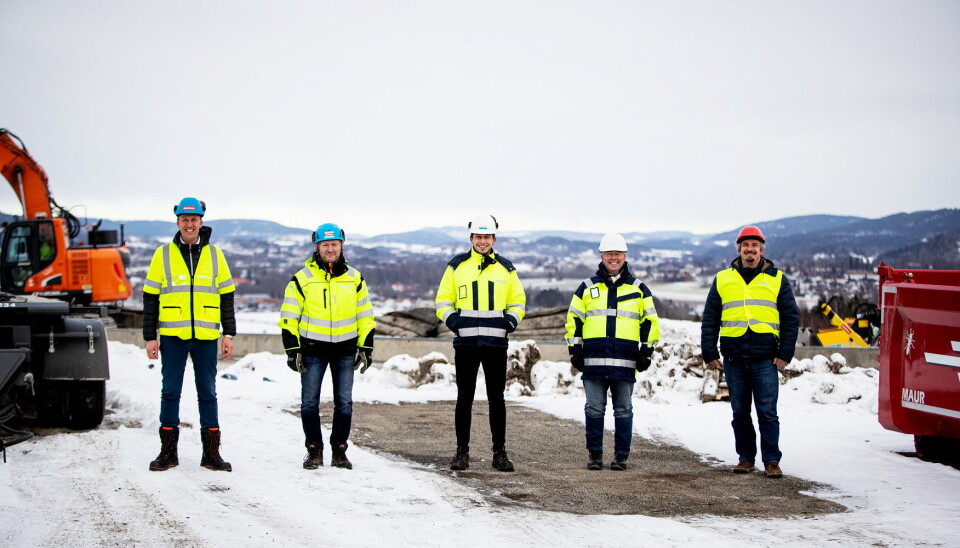 Etter sommeren skal PostNords nye termional sør for Drammen etter planen stå klar. På bidlet ser vi Thor Ambjørn Kjeldaas (Kjeldaas), Ole Morten Østby (Kjeldaas), Jan Oscar Kvitberg (Rambøll), Ronny Grøtvedt (PostNord) og Anders Ruud (Rambøll).