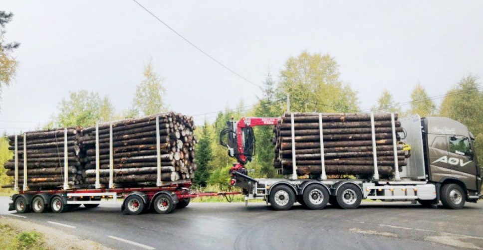 Bilde fra testing av niakslet vogntog på 74 tonn i Innlandet i 2020.