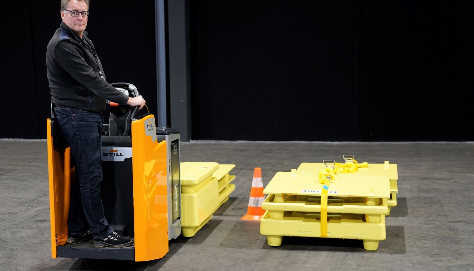 SMIDIG: Med en bredde på bare 720 mm er trucken noen hakk smalere enn en standard europall.