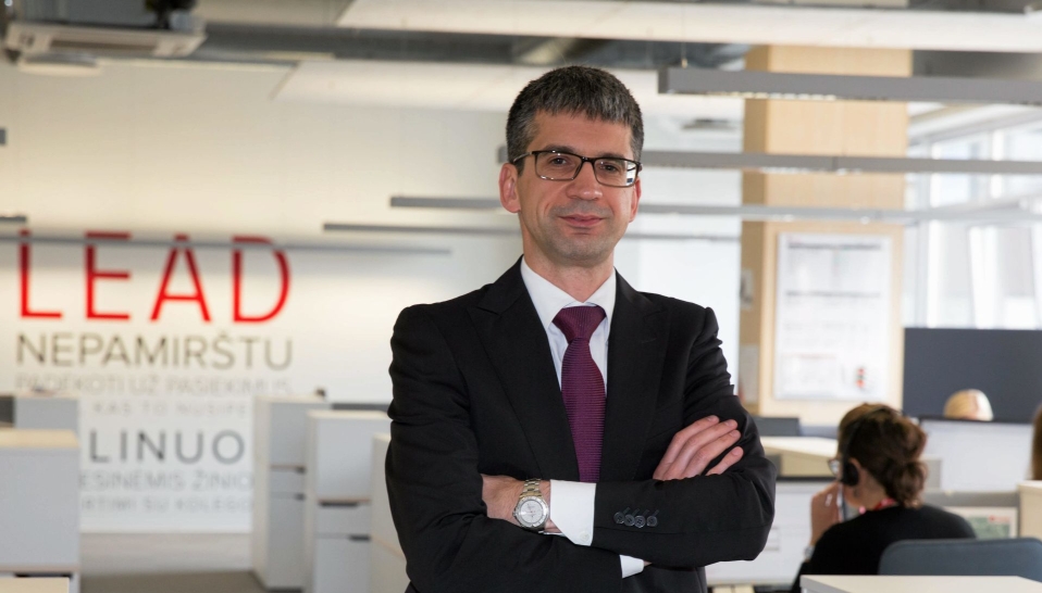 Når Edvardas Liachovičius, administrerende direktør i Girteka Logistics, handler lastebiler, er antallet firesifret.