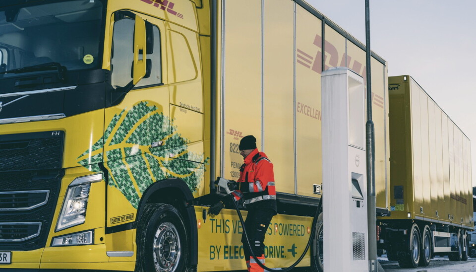 Lading skjer ved DHL i Jönköping og Volvo Truck Center i Göteborg.