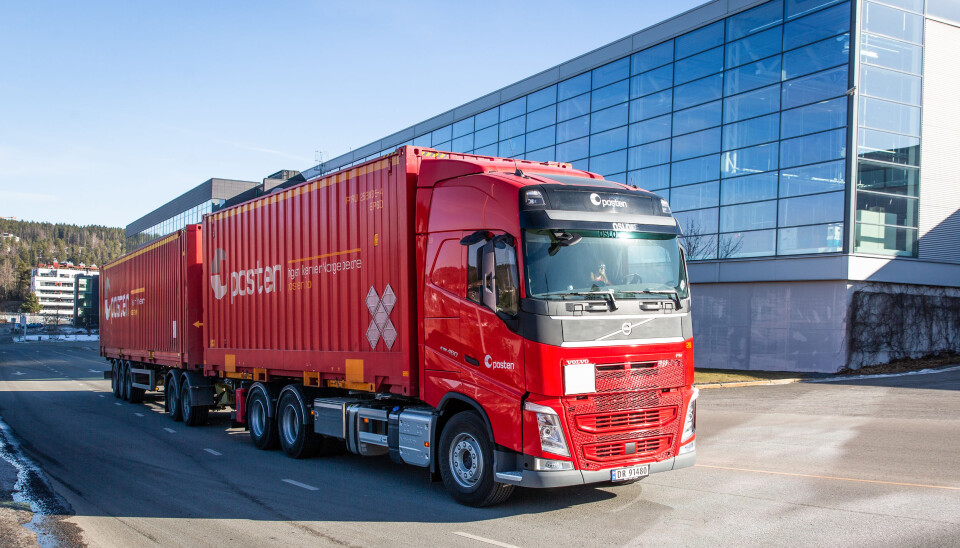 Posten med ny Volvo som går p flytende biogass, og skal gå mellom Oslo, Hamar og Stokke. Posten med ny Volvo som går p flytende biogass, og skal gå mellom Oslo, Hamar og Stokke.