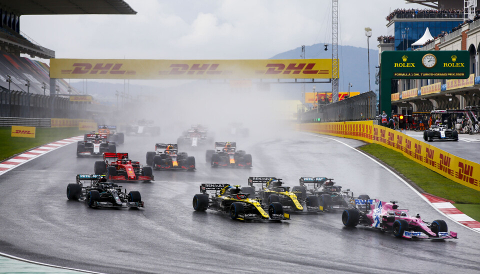 Siden 2004 har DHL vært Formel 1-partner. Her fra Tyrkias Grand Prix i fjor, der Sergio Perez, Racing tar teten foran Esteban Ocon i Renault, Daniel Ricciardo (Renault), Lewis Hamilton (Mercedes) og Valtteri Bottas (Mercedes) Siden 2004 har DHL vært Formel 1-partner. Her fra Tyrkias Grand Prix i fjor, der Sergio Perez, Racing tar teten foran Esteban Ocon i Renault, Daniel Ricciardo (Renault), Lewis Hamilton (Mercedes) og Valtteri Bottas (Mercedes)