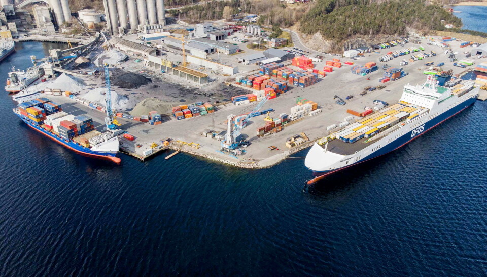 MÅ TA OMVEI: Ved Breviksterminalen har ikke Mattilsynet noen kontrollstasjon. Dermed kan ikke næringsmidler fra Storbritannia fraktes rett hit med direkterutene til DFDS fra Immingham.