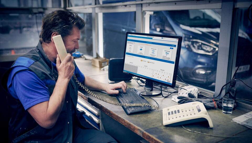 Liive: FordLiive sentrene vil med hjelp av egne hotline-tjenester kunne bistå Ford Transit-sentrene med kunnskap for å få kjøretøyene raskt på veien igjen. Liive: FordLiive sentrene vil med hjelp av egne hotline-tjenester kunne bistå Ford Transit-sentrene med kunnskap for å få kjøretøyene raskt på veien igjen.