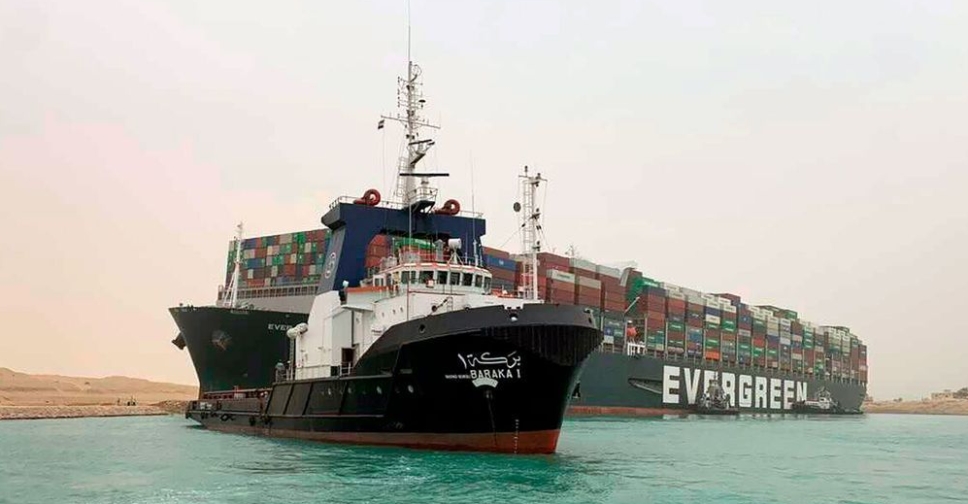 Det jobbes intenst med å få løs Ever Given, som vel kan titulere seg med å være tidenes dyreste propp.