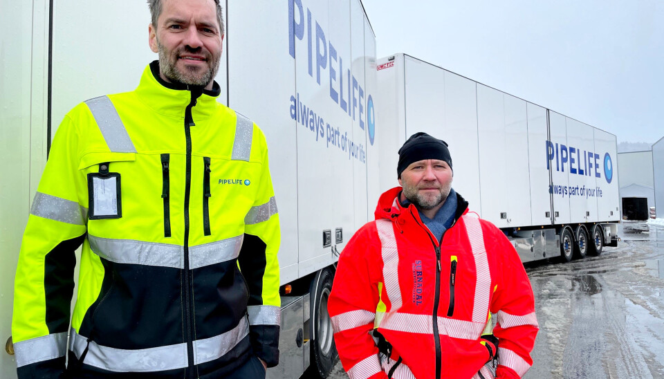 Fra venstre: Sigmund Aandstad, administrerende direktør i Pipelife Norge, og Atle Norli, daglig leder i Surnadal Transportpartner. Fra venstre: Sigmund Aandstad, administrerende direktør i Pipelife Norge, og Atle Norli, daglig leder i Surnadal Transportpartner.