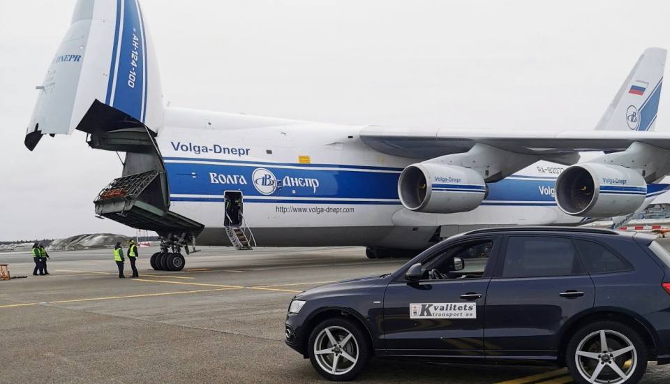 SPESIALTRANSPORT: Kvalitetstransport AS har stått for frakten av thrusteren til Gardermoen.