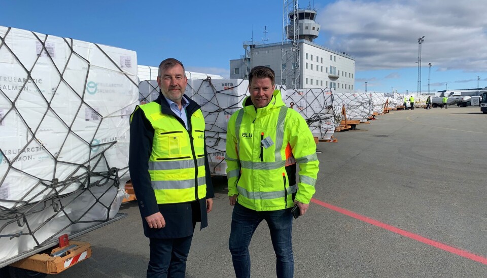 Kjell Ivar Maudal, Widerøe Ground Handling og Elnar Remi Holmen i Bodø Lufthavnutvikling gleder seg stort over at det første sjømatflyet er sendt av gårde fra Bodø.