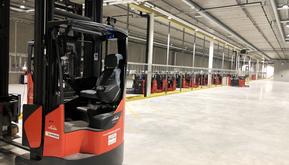 STOR KUNDE: Europris er blant Hesselberg Trucks største kunder, og inne på billigkjedens gigantiske lager i Moss, kryr det av Linde-trucker av alle typer.