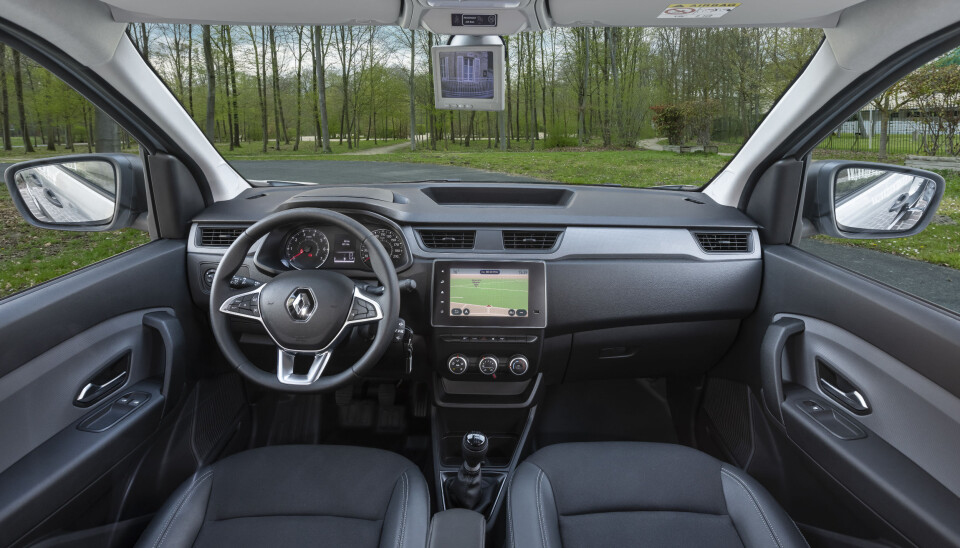 EXPRESS: Interiøret i Nye Renault Express har en sentralt montert åtte tommers skjerm. EXPRESS: Interiøret i Nye Renault Express har en sentralt montert åtte tommers skjerm.