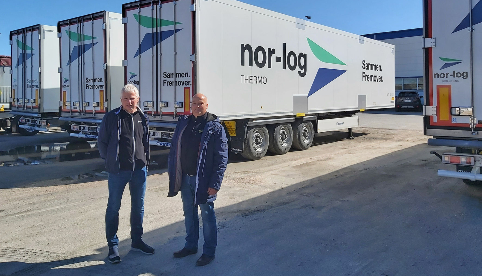 Ståle Gjerde (Nor-log-Group) ogKjell Didriksen (Nor-Log-Thermo) med de første av de nye kjøletrailerne fra Kone.