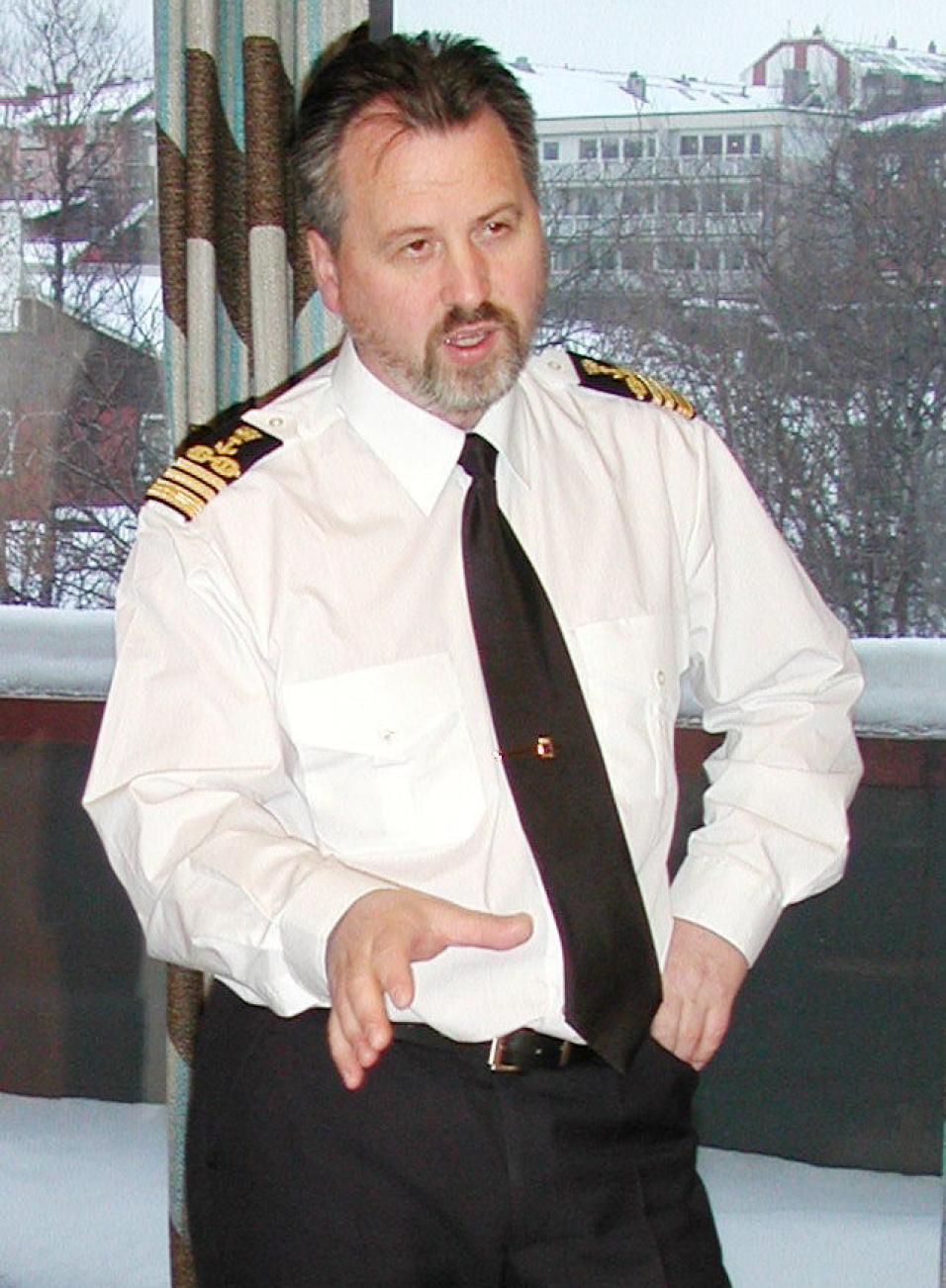 DEN GANG DA: Rune Arnøy som relativ fersk havnedirektør i 2002.