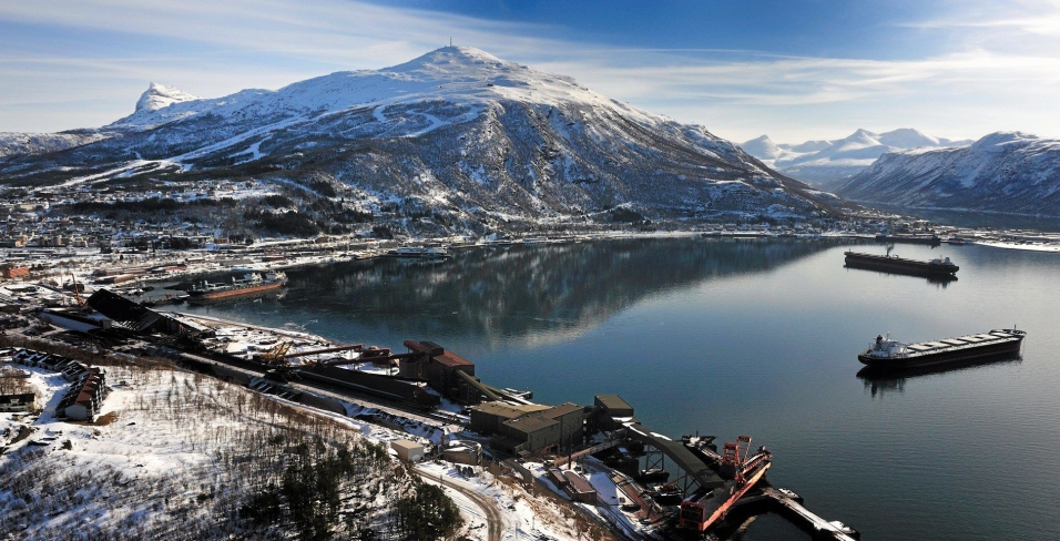 VAKKERT: Narvik har mye å by på, men havna dominerer både utsikten og næringslivet.