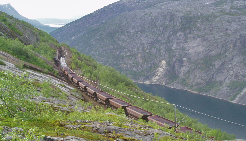 STORE VOLUM: Malmtransporten på Ofotbanen er Narviks viktigste «åre», men Rune Arnøy har vært bevisst på å ikke hvile for mye på én aktør.