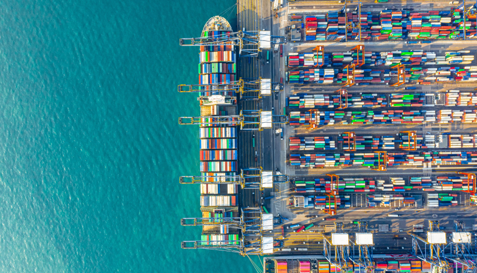 ETTERTRAKTET: Containere er blitt mangelvare. Selv om det ikke ser slik ut her fra havna i Hongkong.