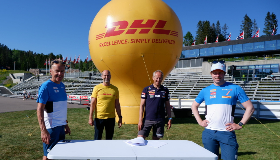 DHL støtter norsk herrelangrenn. Fra venstre: Arild Monsen (landslagstrener Menn Elite Sprint), Terje Aarbog (adm. direktør DHL Express), Espen Bjervig (langrennssjef) og Eirik Myhr Nossum (landslagstrener Menn Elite)