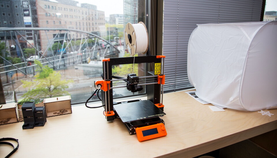 TEGNER FREMTIDEN: En liten 3D-printer er et selvsagt innslag på Innovasjonshuben.