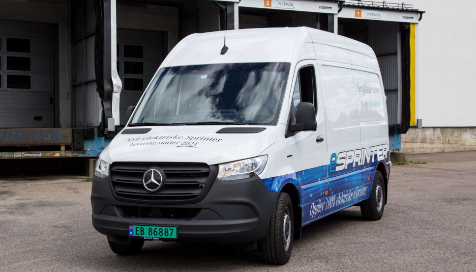 GOD PÅ VEIEN: Selv om eSprinter er enkel i interiøret er den god på landeveien og har en realistisk oppgitt kjørelengde.