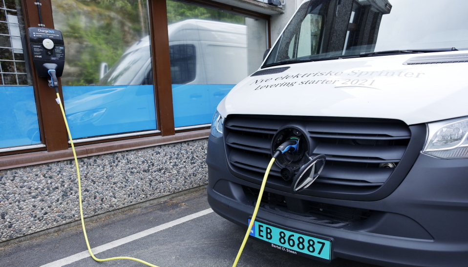 OMBORDLADER: Ombordladeren er på 7,4 kW, men bilen tillater inntil 80 kW hurtiglading, noe som gir fra 10-80% batterikapasitet på 25 minutter.