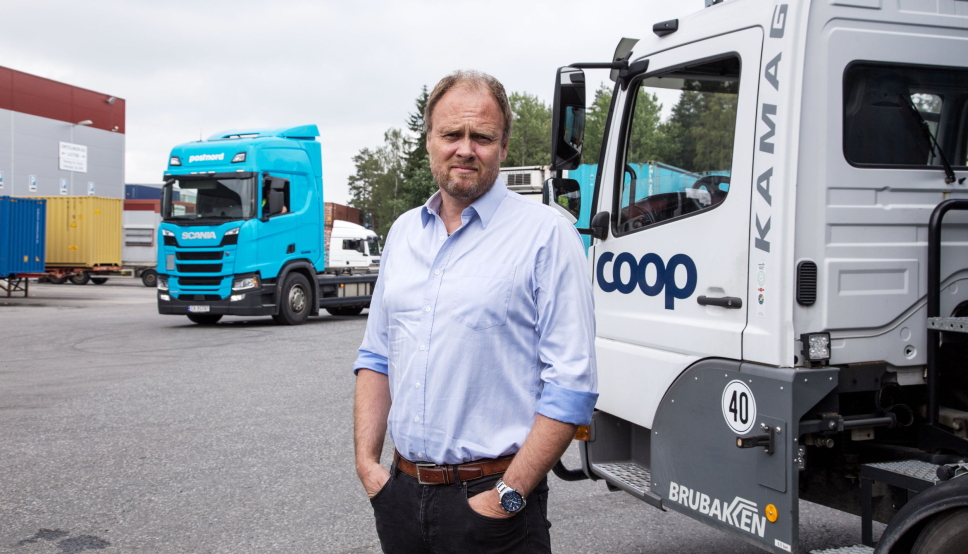 Jarle Kjelingtveit i Coop Faghandel ser seg nødt til å sette selskapets containere på biler til Nord-Norge fremfor å bruke toget.