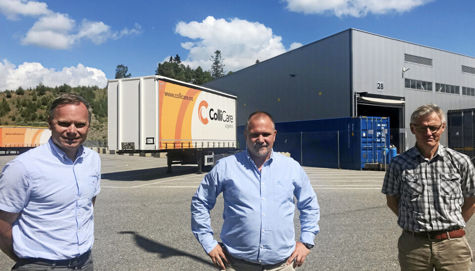 GLEDER SEG TIL SPENNENDE SAMARBEID: Fra venstre: Odd Hannestad, logistikkdirektør Ahlsell, Tom Erik Hauger, styreleder i ColliCare, Trond Høyer, transportsjef Ahlsell.