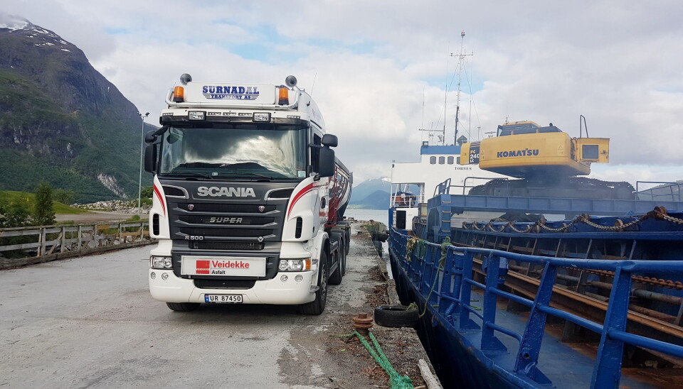 FULL KONTROLL: Surnadal Transport har tatt i bruk Collector Pro fra Zeekit i samarbeid med Veidekke på sin asfalt kjøring. FULL KONTROLL: Surnadal Transport har tatt i bruk Collector Pro fra Zeekit i samarbeid med Veidekke på sin asfalt kjøring.