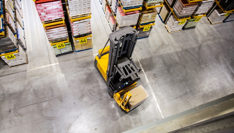 FOR SEG SELV: AGV-ene går på et lukket område uten menneskelige førere, av sikkerhetshensyn.