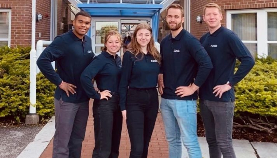 Molde-studentene Christoffer Newman (fra venstre), Emma Berg, Rebekka Strand Berg, Jonas Lunden og Ståle Hopsdal Davanger håper på hjelp til å finansiere turen tin til Transport&Logistikk.
