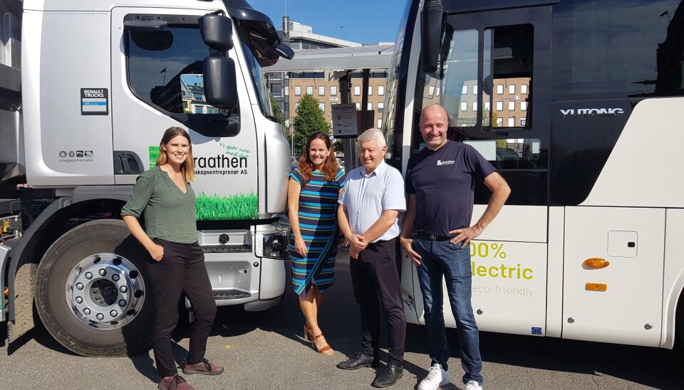 Byråd for miljø og samferdsel, Sirin Hellvin Stav (MDG), direktør i Klimaetaten, Heidi Sørensen, Svein Busch Iversen i OsloBuss og Einar Braathen i Braathen Landskapsentreprenør under lanseringen av den nye støtteordningen på Filipstad.