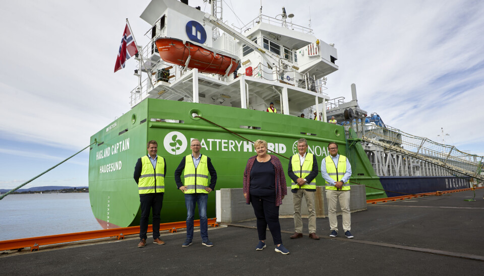Fra venstre: Paal W. Aanensen, CFO Hagland, Øivind W. Aanensen, COO Hagland, Erna Solberg, Anders Lægreid, konsernsjef NOAH, Jon Arvid Holmberg, leder strategisk logistikk NOAH.