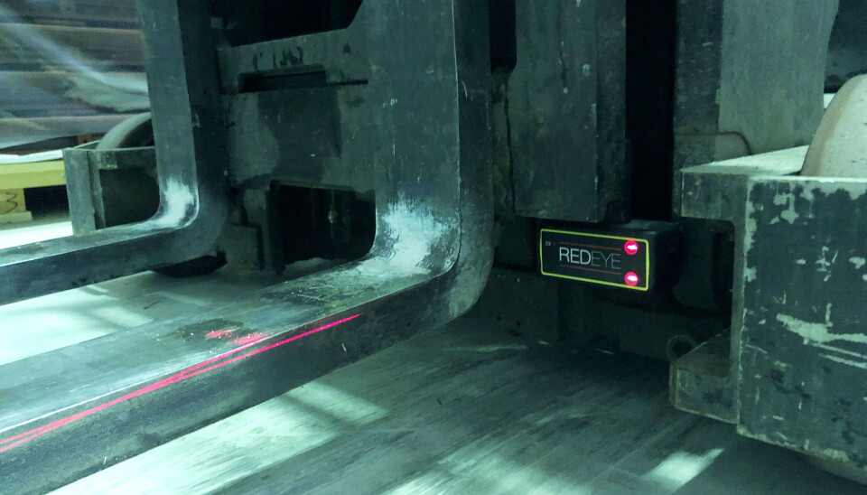 ENKELT: RedEye fra IQI Safety monteres enkelt og magnetisk rett på trucken. Her fra laseren som er montert hos Tore Ligaard i Trondheim.