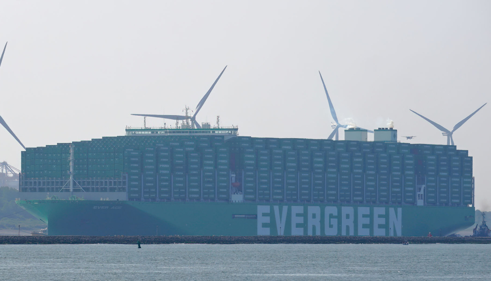 Ever Ace i Rotterdam Havn.