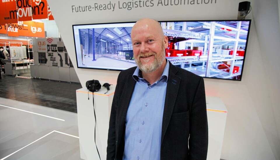 Tom Jarle Dehkes har i mange år solgt automatiserte lagerløsninger. Her på CeMAT-messen i Hannover 2018 som representant fra Swisslog.