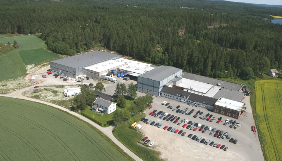 STØRRE OG STØRRE: Fra oppstarten i det avlange hønsehuset, er det bygget på 15 ganger på Lundeby.