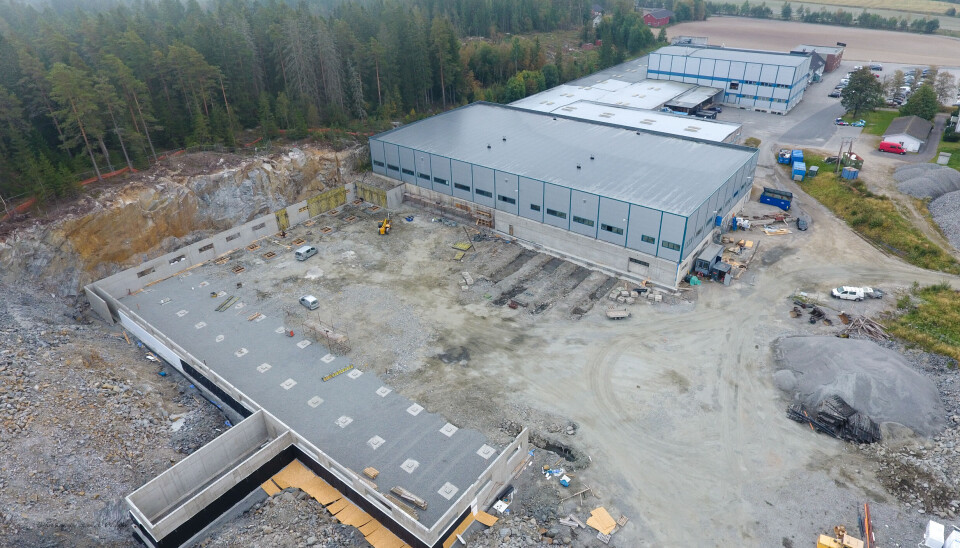 VOKSER OG VOKSER: Nye 10.000 kvadratmeter er under oppføring ved Lundeby. Det skal nok holde frem til 2023, tror helge Lundeby.