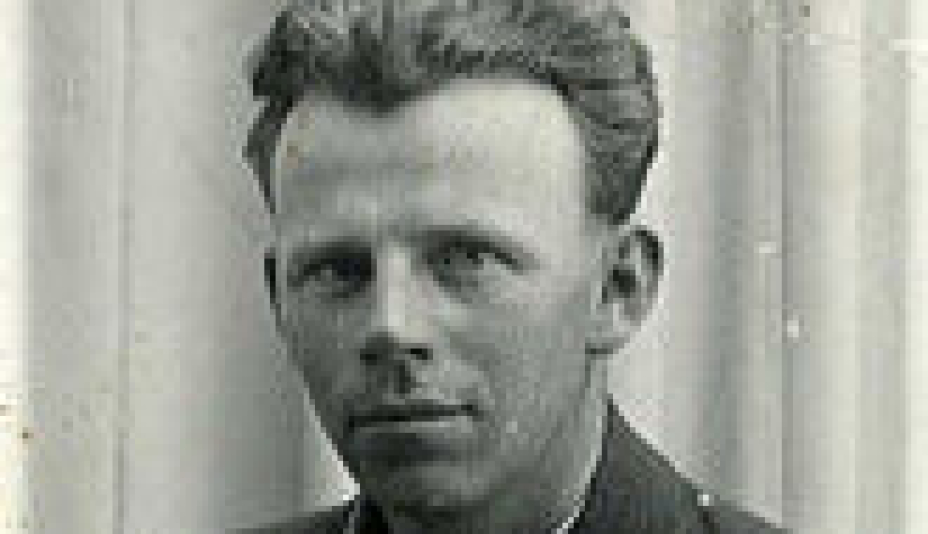 MANNEN BAK DET HELE: Helge Lundeby hadde neppe tenkt på netthandel da han først startet hønsehus og senere bokbindere.