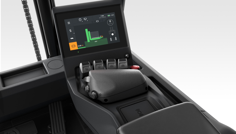 Det er mulig å velge mellom minispaker, multifunksjonelle spaker eller en multifunksjonell joystick på førerplass, og en valgfri integrert fargeberøringsskjerm er også tilgjengelig.