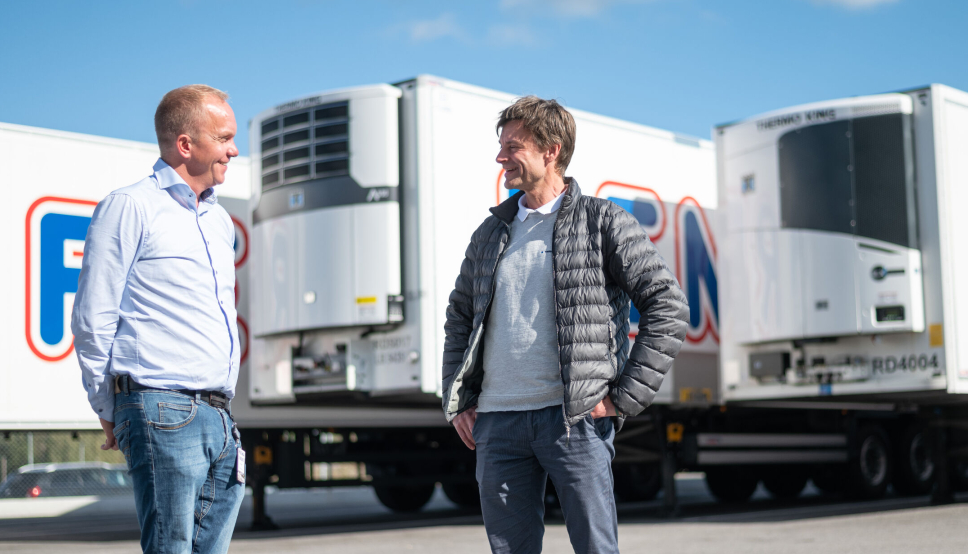 F. v.: Borgar Pettersen i REMA Distribusjon og Kenneth Johannesen i Thermo King Norge har god dialog om kjøleaggregater.