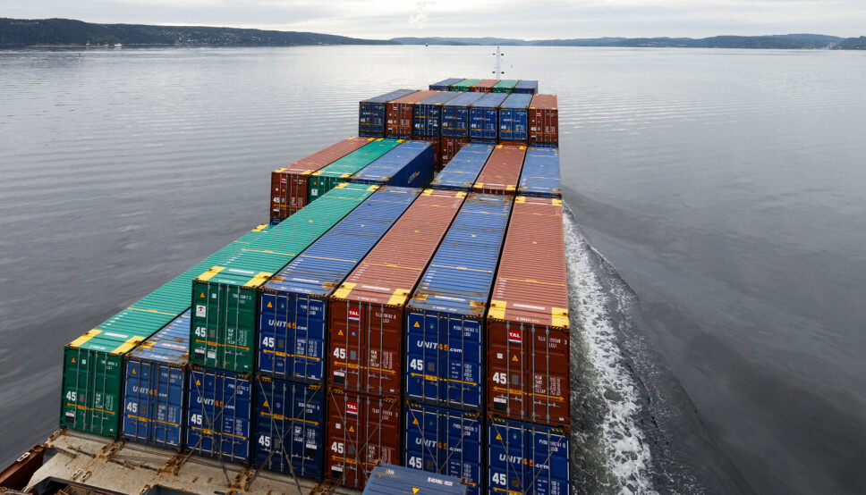 Med økte priser på leie av skip, kan mange containere komme til å havne tilbake på veien igjen, frykter både rederier og havner. Med økte priser på leie av skip, kan mange containere komme til å havne tilbake på veien igjen, frykter både rederier og havner.