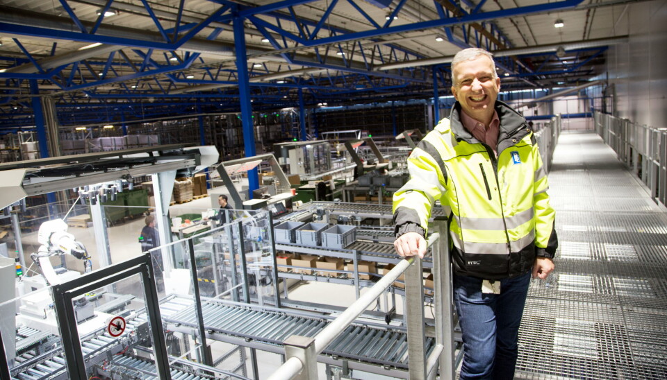 ALLTID PÅ JAKT: Logistikkdirektør Ingar Bystrøm jobber hele tiden med å optimalisere lagerdriften hos Brødrene Dahl. Det nye småvareanlegget med fire plukkstasjoner på en nybygget mesanin, sparer hele 32 årsverk.