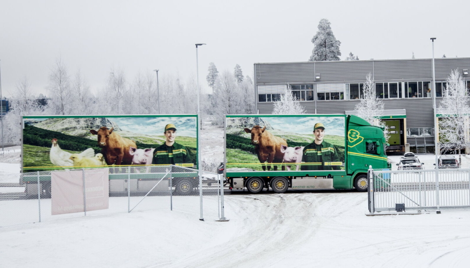 KORT TUR FOR FLYTTEBILEN: Fra kontorfløyen i det nye logistikksenteret, ser man tvers over veien til det gamle.