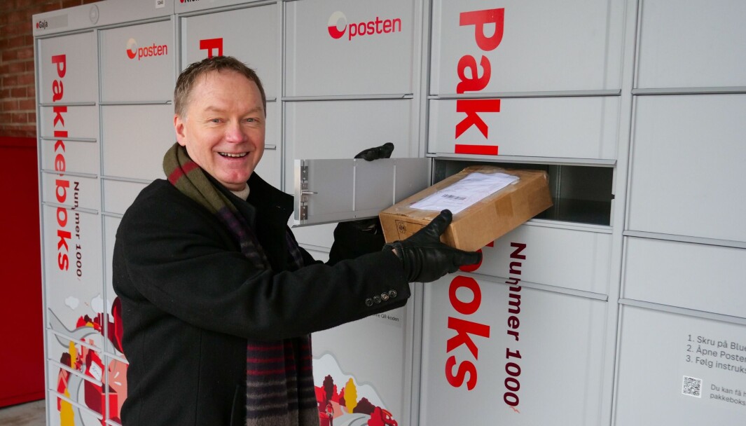 Odd Roger Tiller, regiondirektør for Posten i Midt-Norge prøver de nye pakkeboksene utenfor Coop på City Lade i Trondheim. Posten har i dag selvbetjente pakkebokser på 1000 steder i Norge Odd Roger Tiller, regiondirektør for Posten i Midt-Norge prøver de nye pakkeboksene utenfor Coop på City Lade i Trondheim. Posten har i dag selvbetjente pakkebokser på 1000 steder i Norge