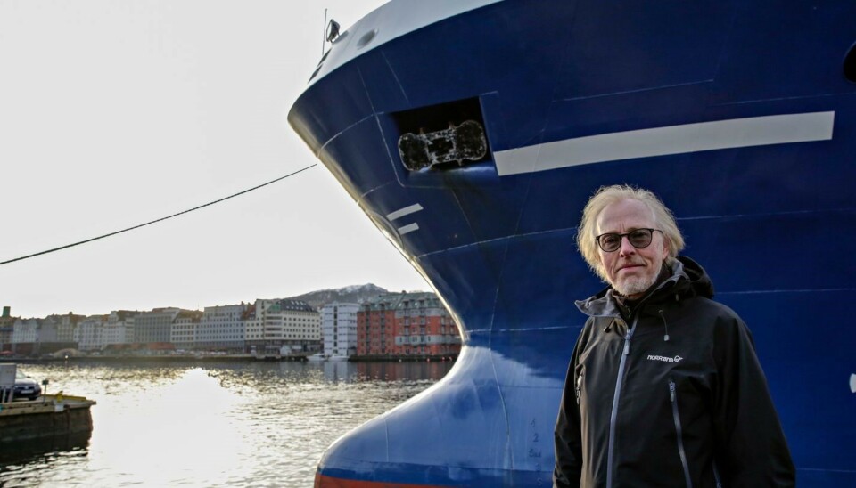 Dag Bakka har vært fagjournalist siden 1980-tallet og har skrevet mer enn 40 bøker om ulike maritime emner.