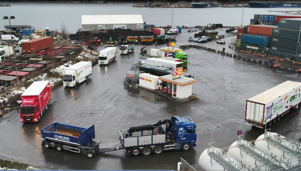 Markeringen fant sted på Grønlia truckstasjon 19. januar 2022. Her finnes i dag alle typer drivstoff. Nå skal det bygges fem lynladere for lastebiler. Foto: Geir Røer Markeringen fant sted på Grønlia truckstasjon 19. januar 2022. Her finnes i dag alle typer drivstoff. Nå skal det bygges fem lynladere for lastebiler. Foto: Geir Røer
