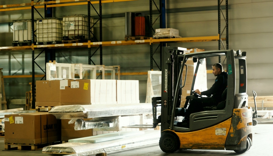 I samarbeide ordner ColliCare både transport og andre praktiske oppgaver som lagring, pakking, lasting og lossing.