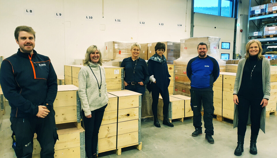 TEAMET: Et knippe logistikkmedarbeidere i Jets Vacuum, fra venstre mot høyre: Richard Valde, Ingvill Sande, Anne Merethe Sæther, Merethe Skeide, Kim Egil Skeide og Kristin Husøy