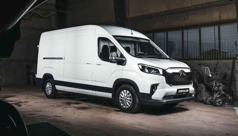 Maxus e-Deliver 9 leveres i mange varianter. Kassebil-utgaven kan leveres med 9,7 m3, 11 m3 og 13m3 varerom, med tre forskjellige batterialternativer fra 51,5 kWt opptil 88,5 kWt. Maxus e-Deliver 9 leveres i mange varianter. Kassebil-utgaven kan leveres med 9,7 m3, 11 m3 og 13m3 varerom, med tre forskjellige batterialternativer fra 51,5 kWt opptil 88,5 kWt.