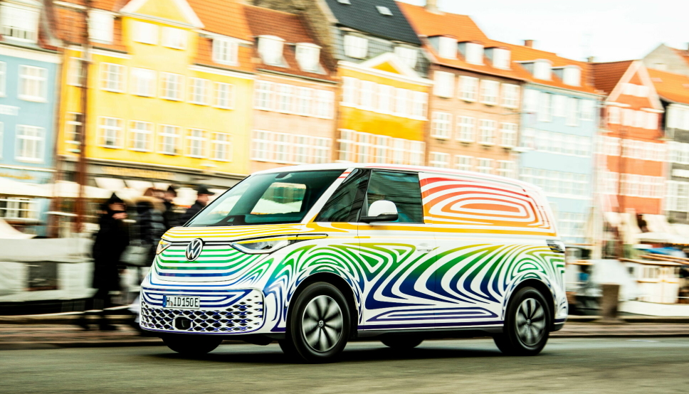 FØRSTE PRØVEKJØRING: Vi fikk en smakebit på hva Volkswagen ID. Buzz har å by på under en rask prøvekjøring i København. De første bilene kommer etter planen til Norge til høsten.